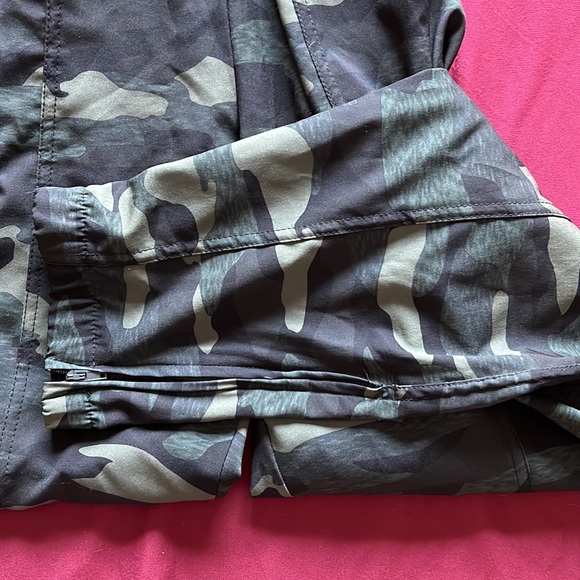 Old Navy Stretchtech causal joggers - Picture 4 of 6